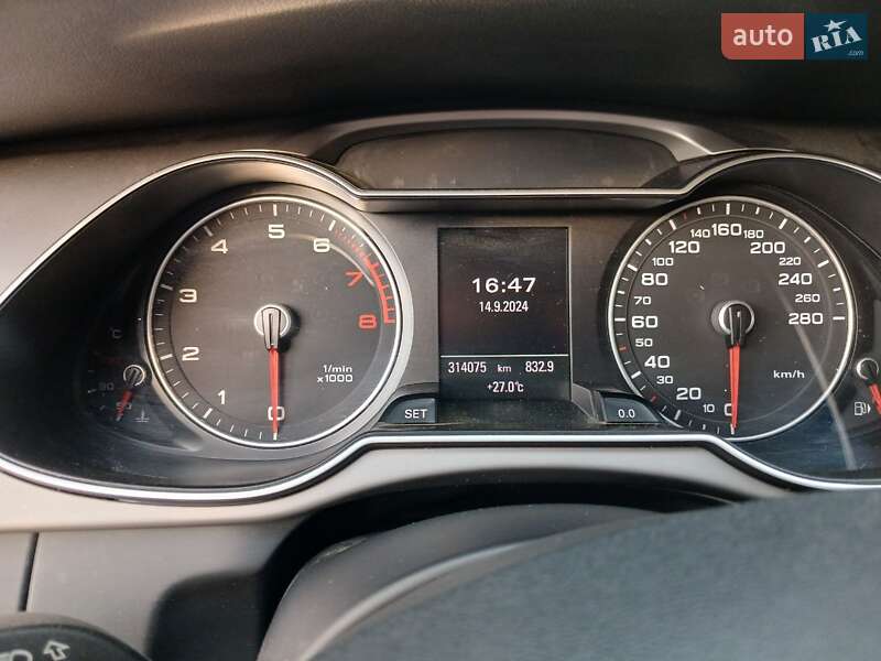 Седан Audi A4 2012 в Сумах