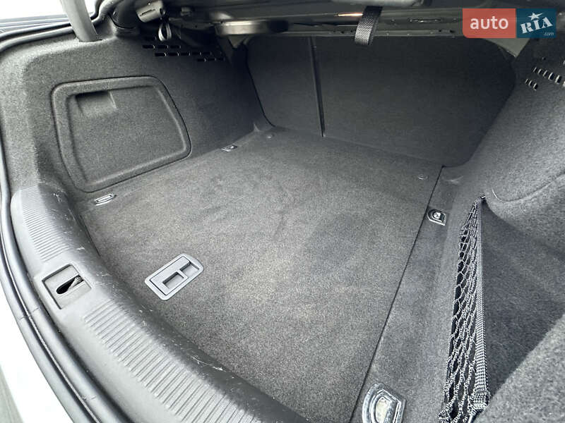 Седан Audi A4 2014 в Киеве