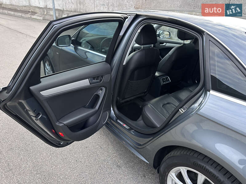 Седан Audi A4 2014 в Киеве