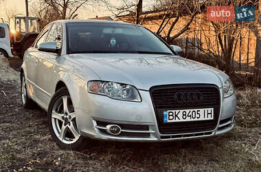 Седан Audi A4 2004 в Млиніві