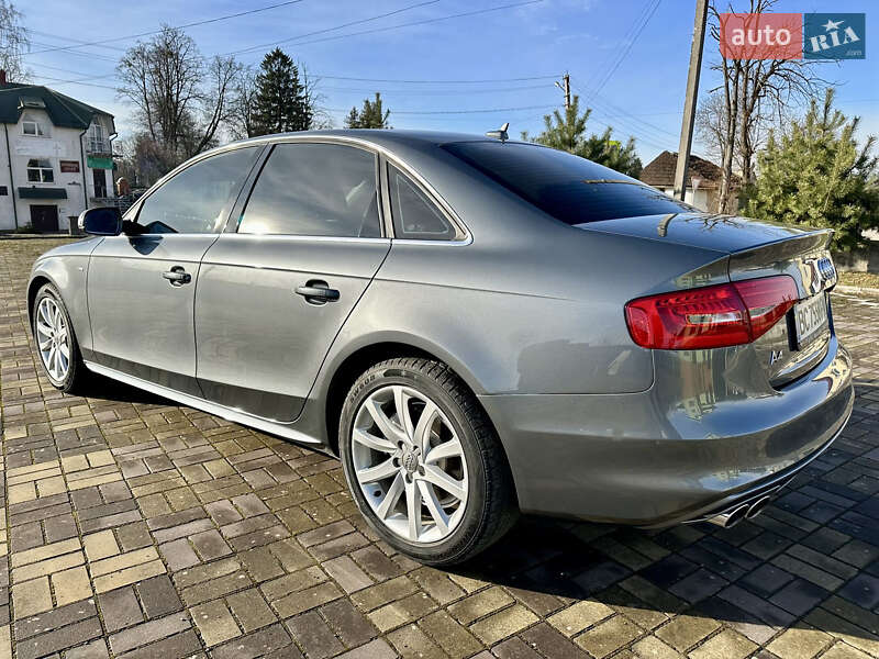 Седан Audi A4 2013 в Львове