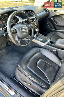 Седан Audi A4 2013 в Львове