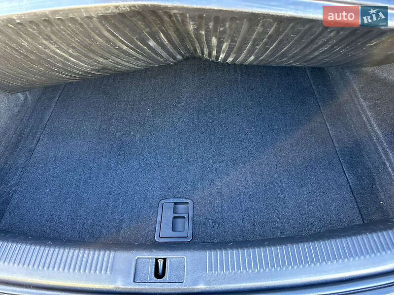 Седан Audi A4 2013 в Львове