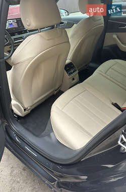 Седан Audi A4 2023 в 