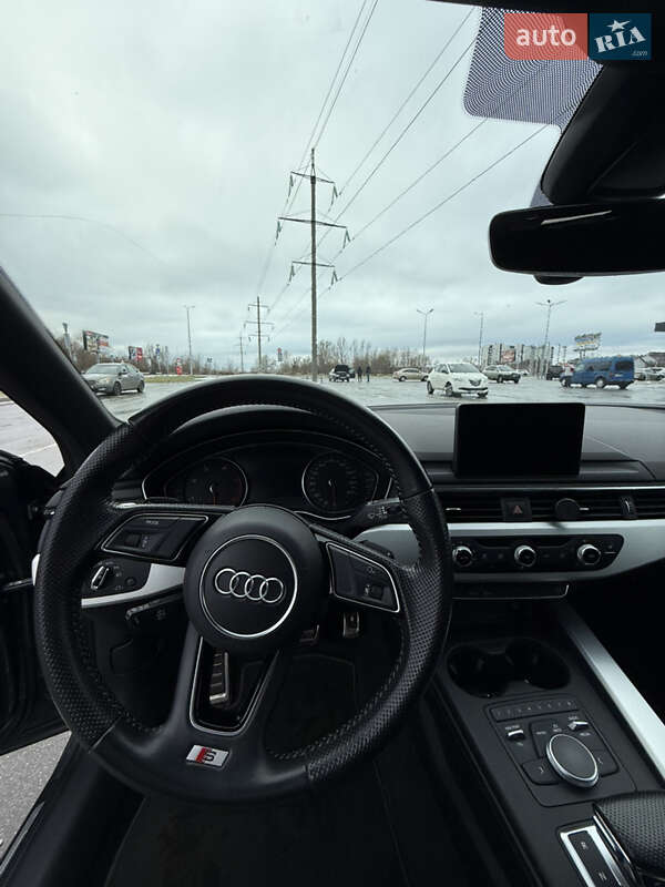 Универсал Audi A4 2017 в Киеве