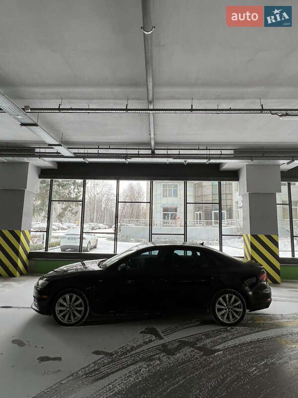 Седан Audi A4 2017 в Мостиске