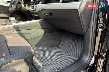 Седан Audi A4 2022 в Львове