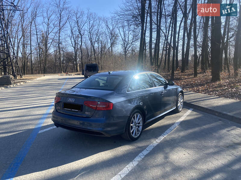 Седан Audi A4 2015 в Львове