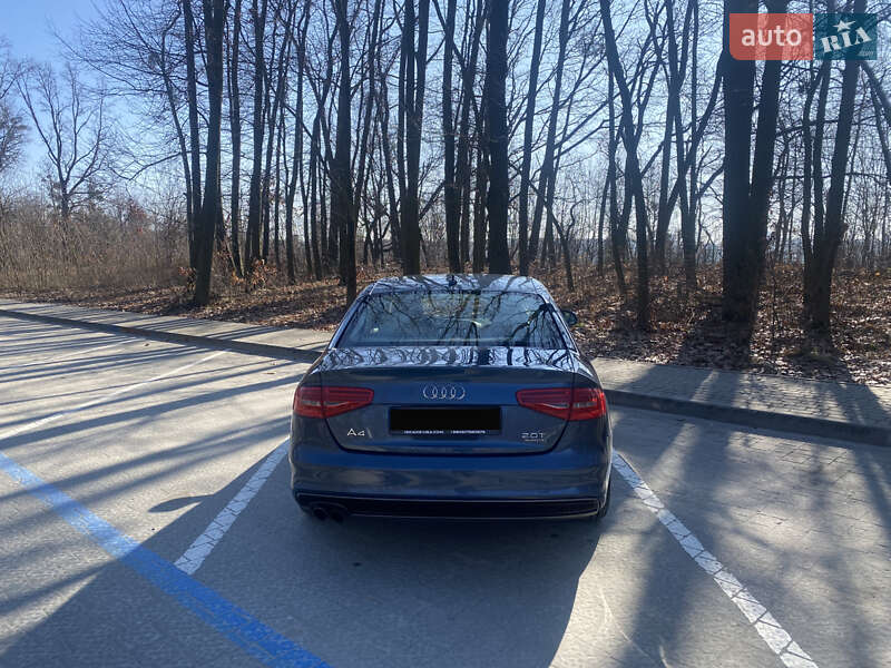 Седан Audi A4 2015 в Львове