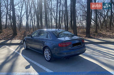 Седан Audi A4 2015 в Львове