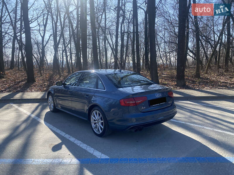 Седан Audi A4 2015 в Львове