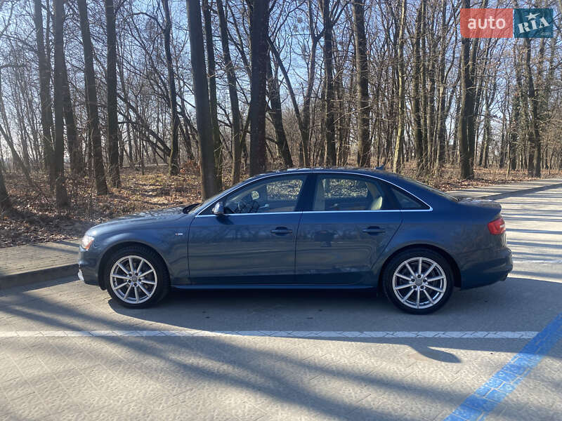 Седан Audi A4 2015 в Львове