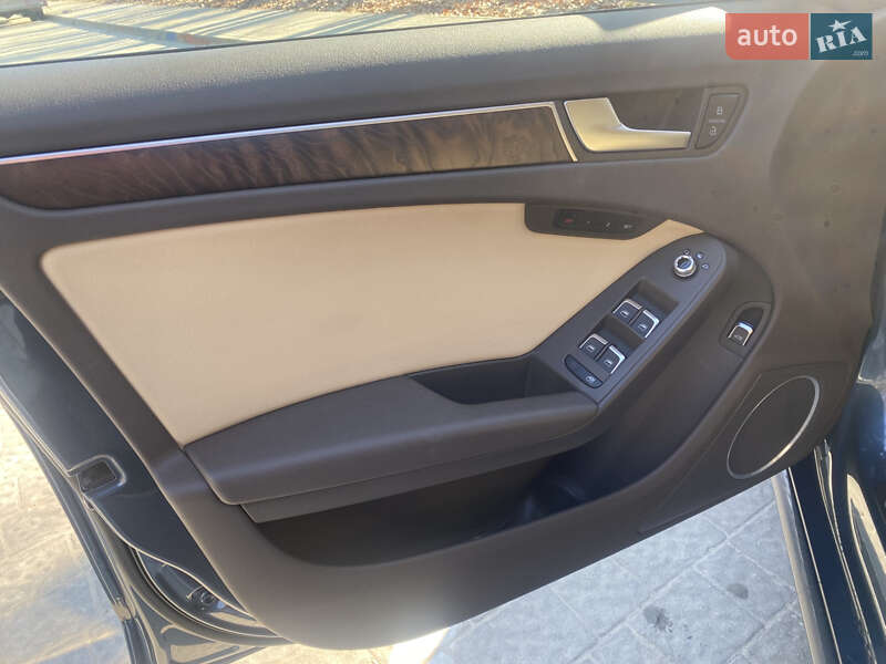 Седан Audi A4 2015 в Львове