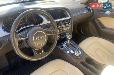 Седан Audi A4 2015 в Львове