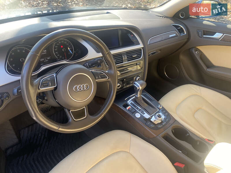 Седан Audi A4 2015 в Львове