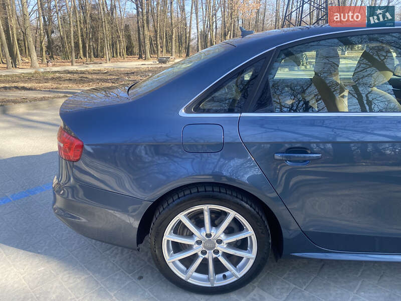 Седан Audi A4 2015 в Львове