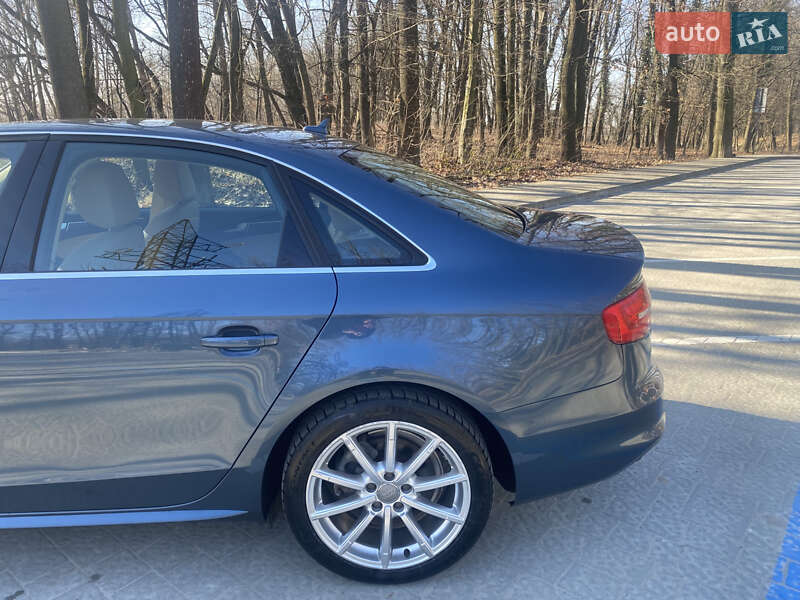 Седан Audi A4 2015 в Львове