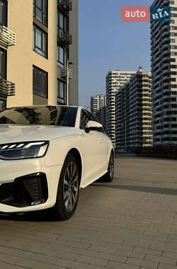 Седан Audi A4 2020 в 