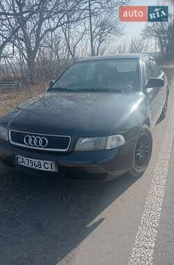 Седан Audi A4 1996 в Бершаді