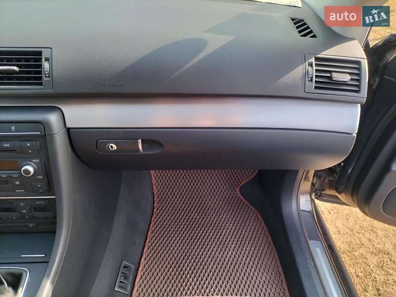 Седан Audi A4 2006 в Щирце