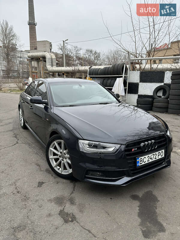 Audi A4 2014