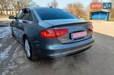 Седан Audi A4 2015 в Покровському