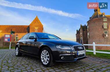 Седан Audi A4 2010 в Львове