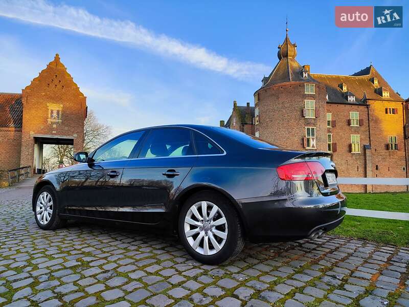 Седан Audi A4 2010 в Львові
