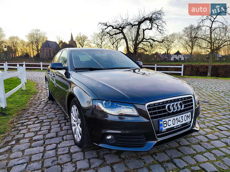 Седан Audi A4 2010 в Львові