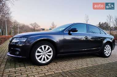 Седан Audi A4 2010 в Львове