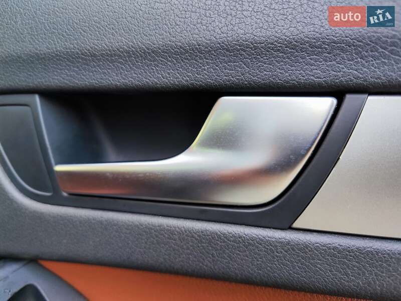 Седан Audi A4 2010 в Львові
