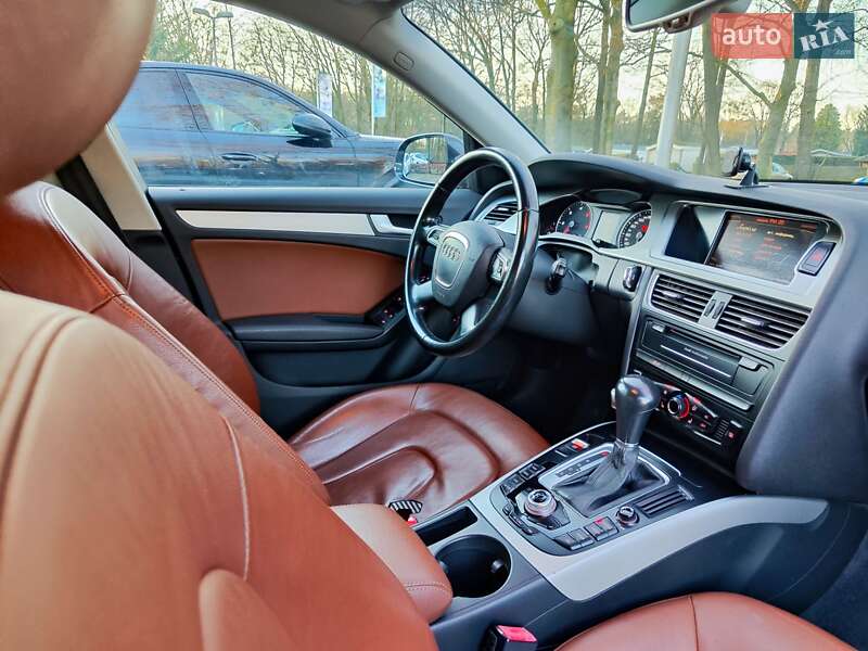 Седан Audi A4 2010 в Львові