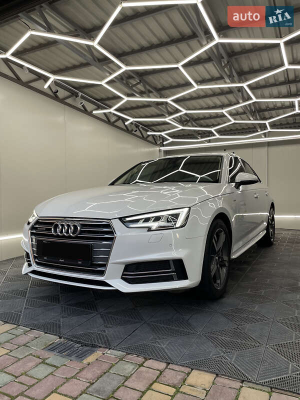 Седан Audi A4 2017 в Ужгороде