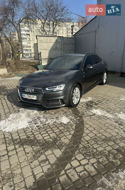 Седан Audi A4 2018 в 
