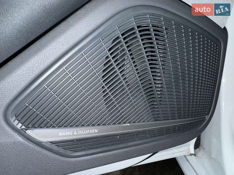 Седан Audi A4 2016 в Ужгороді