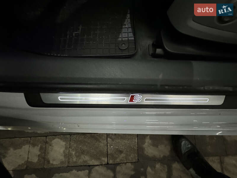 Седан Audi A4 2016 в Ужгороді