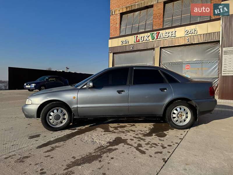 Седан Audi A4 1996 в Ходорове