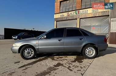 Седан Audi A4 1996 в 