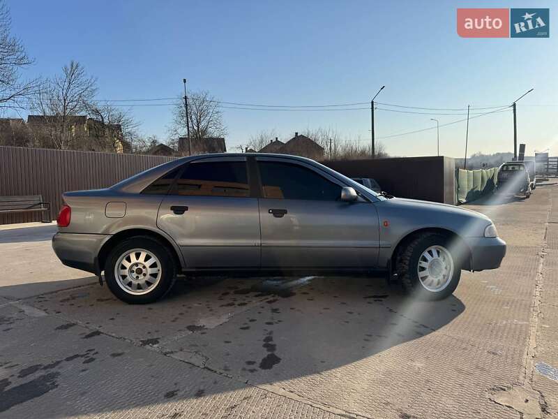 Седан Audi A4 1996 в Ходорове