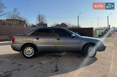 Седан Audi A4 1996 в 