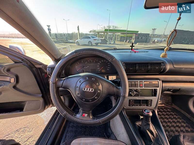 Седан Audi A4 1996 в Ходорове