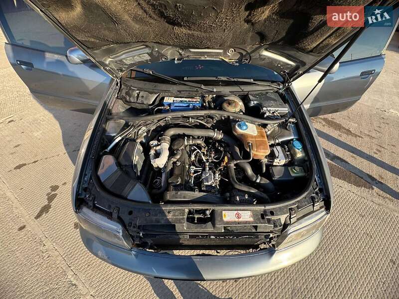 Седан Audi A4 1996 в Ходорове