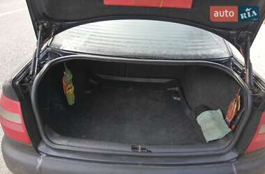 Седан Audi A4 1995 в 