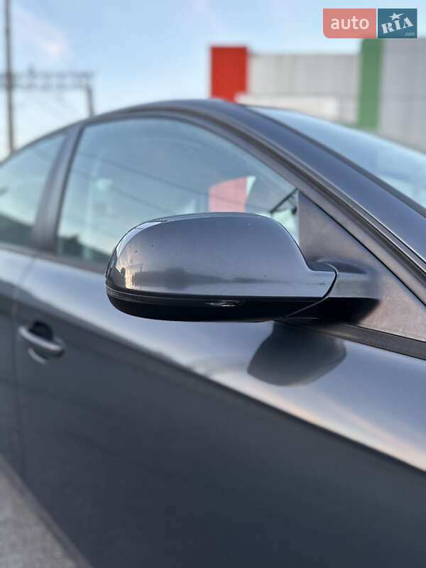 Седан Audi A4 2011 в Сваляве