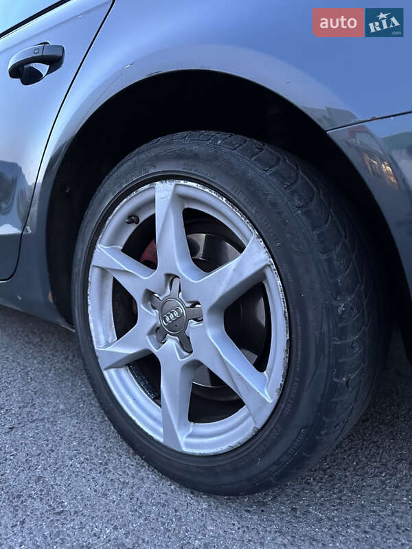 Седан Audi A4 2011 в Сваляве