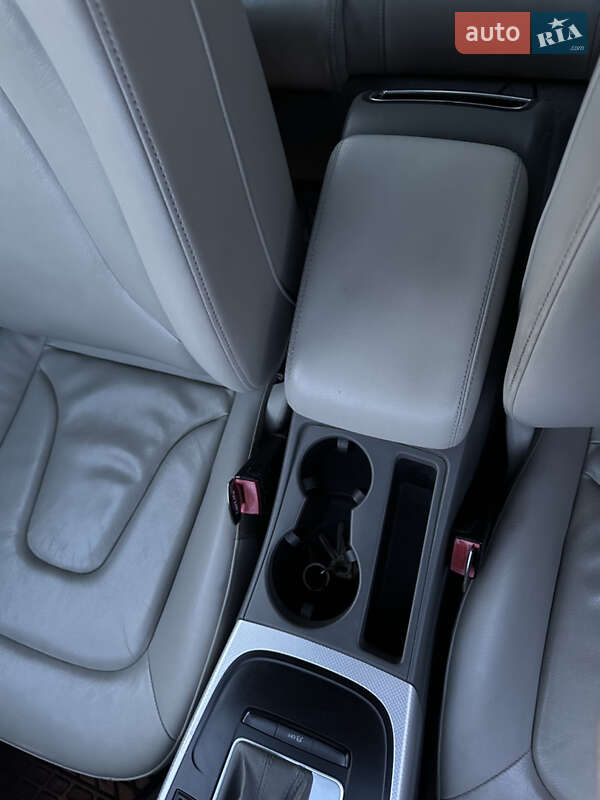 Седан Audi A4 2011 в Сваляве
