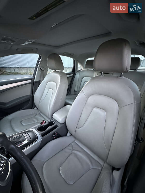 Седан Audi A4 2011 в Сваляве