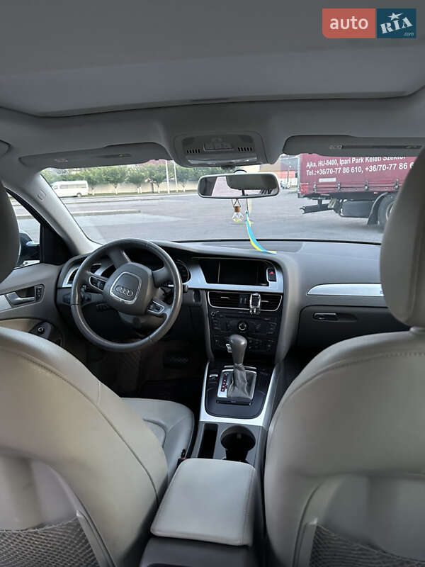 Седан Audi A4 2011 в Сваляве
