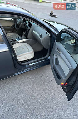 Седан Audi A4 2011 в Сваляве