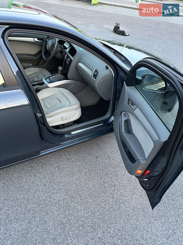 Седан Audi A4 2011 в Сваляве